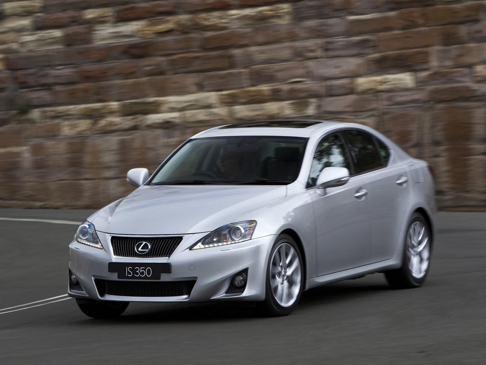 ������ ������������� ������ - IS III 250 2.5 AT (208 �.�.) 4WD